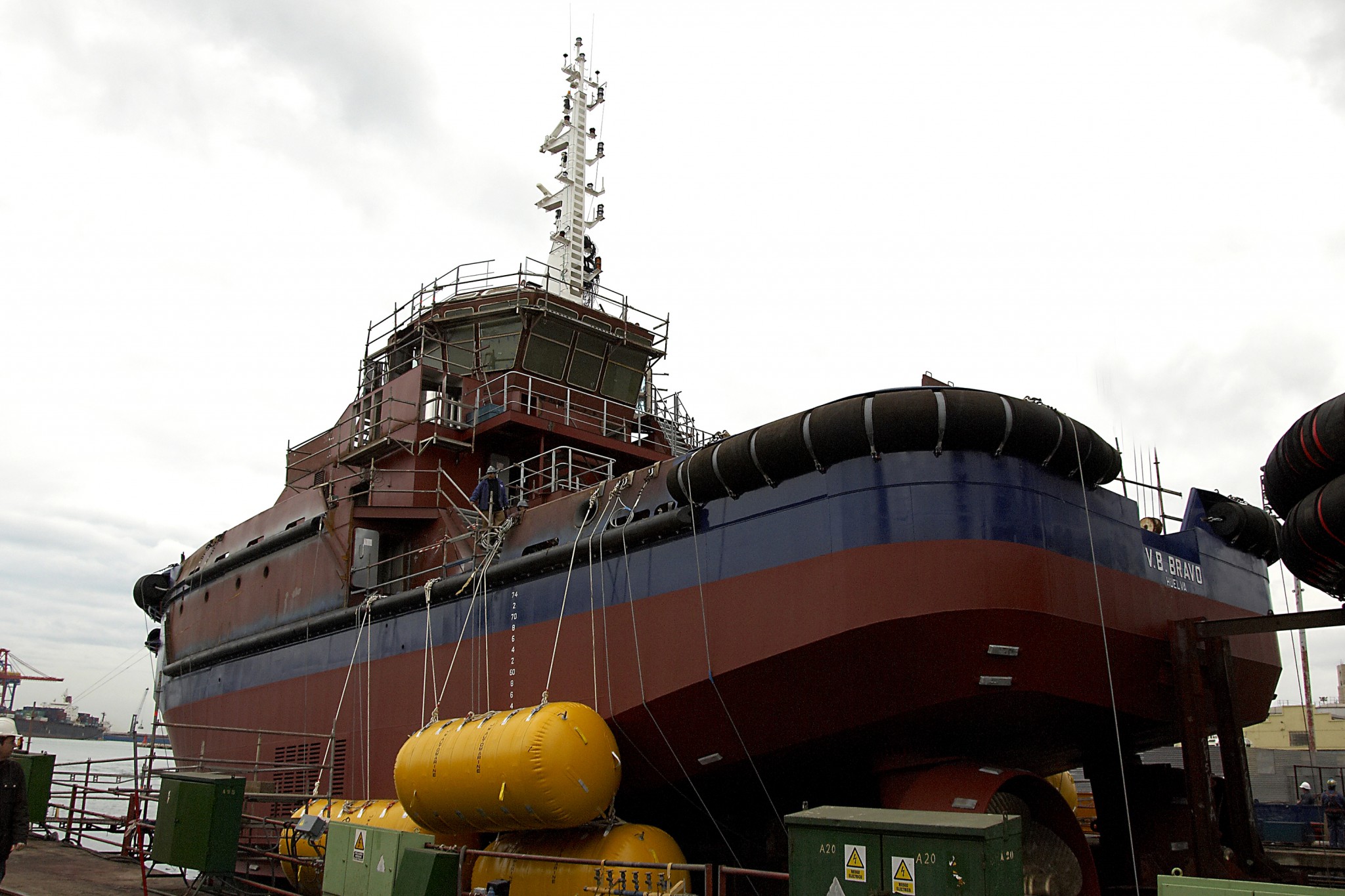 Boluda Corporación Marítima celebrates the launching of the tug V.B
