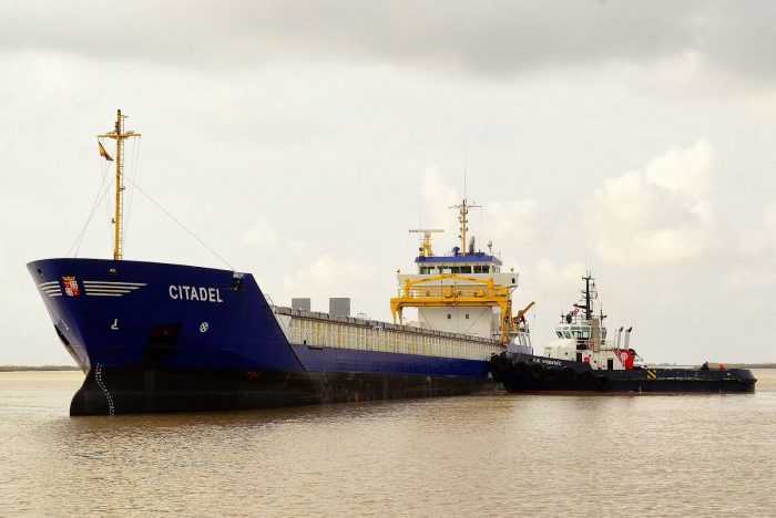 Tugboats Of Boluda Towage And Salvage Managed To Refloat The Boat Stranded In A Of The Guadalquivir Boluda Corporacion Maritima