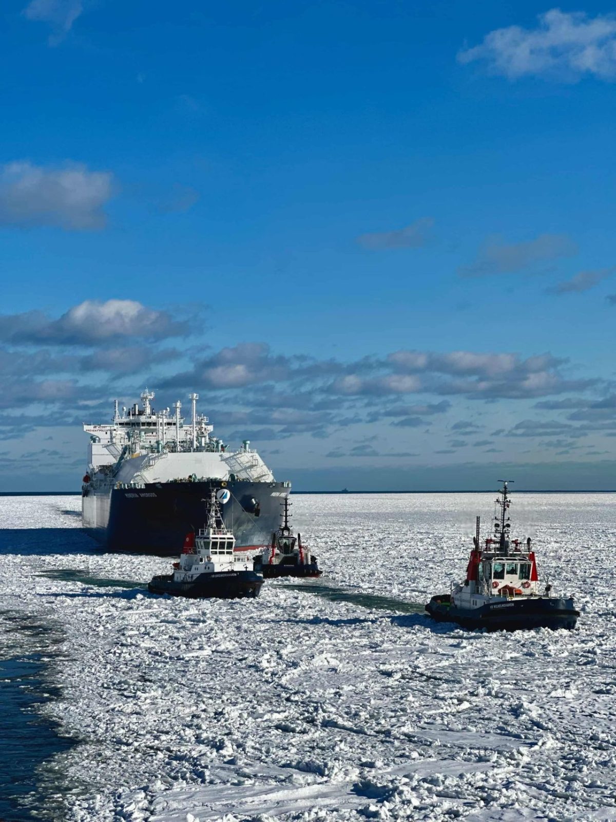 Operational success in Mukran: Boluda Towage assists the berthing of ...