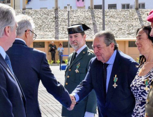 Vicente Boluda Fos, condecorado en Valencia por la Policía Nacional